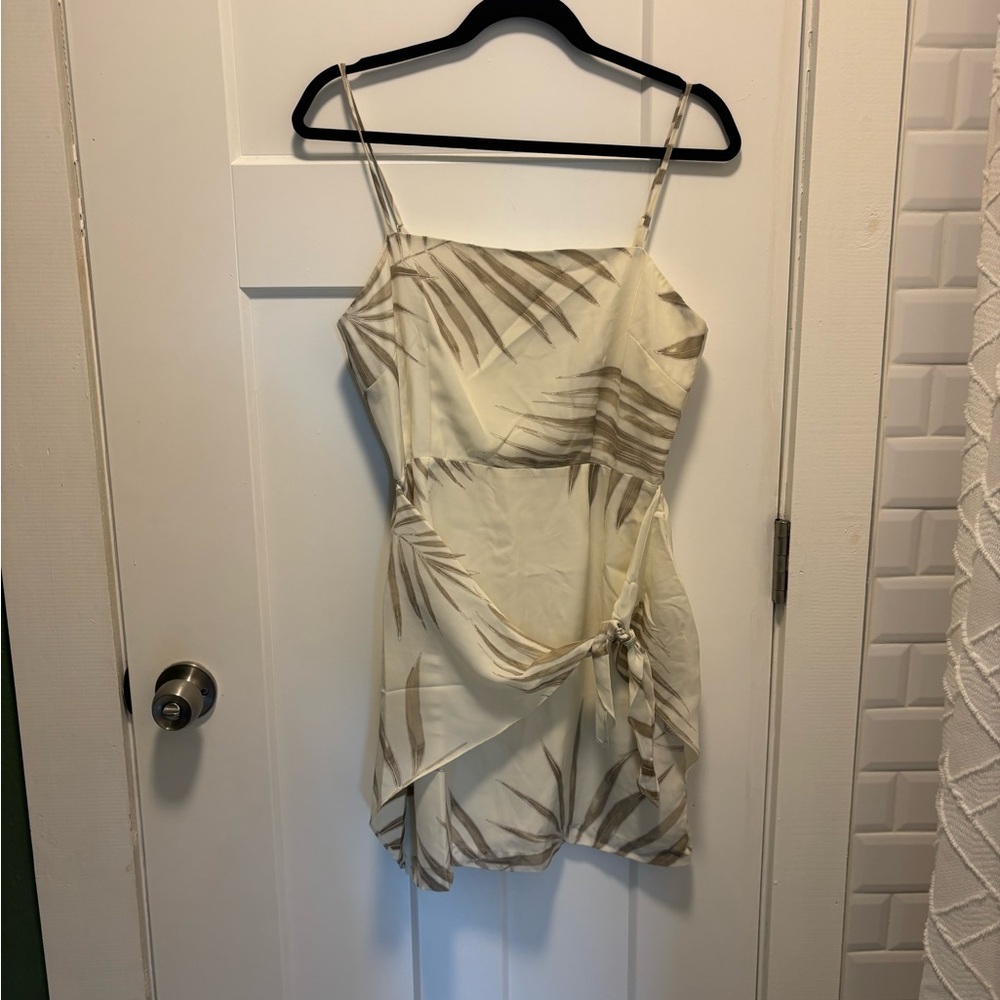 BB Dakota Cream Dress with Tan Tropical Palm Pattern Size 4 NWT